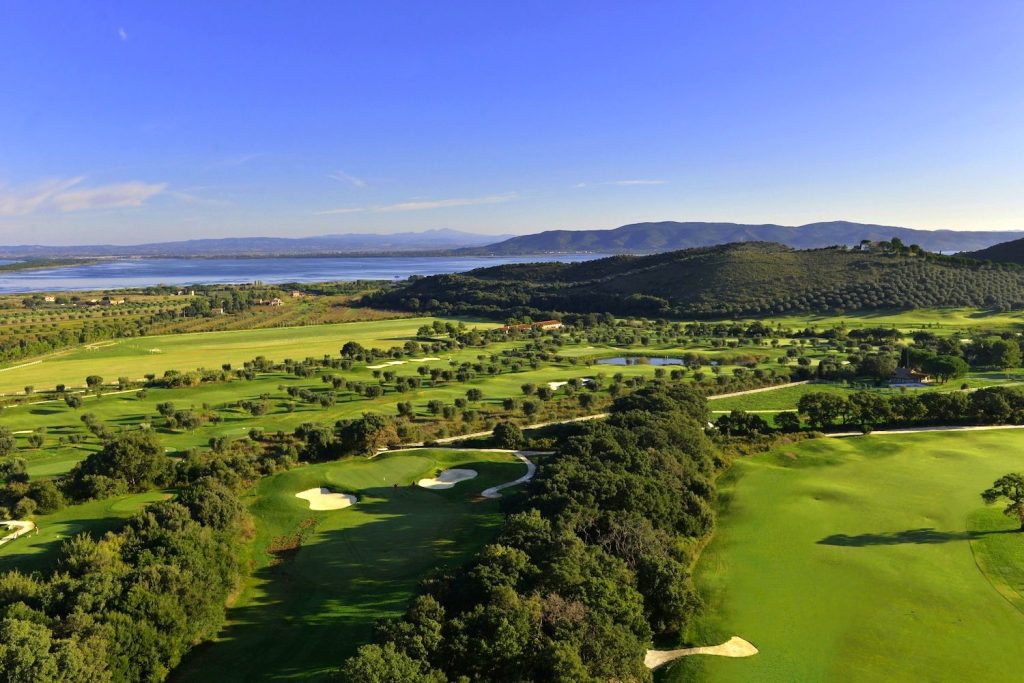 Argentario Golf Resort & SPA è un sogno made in Tuscany ad occhi aperti: 2700 mq di zona wellness, campi da golf, suite nel cuore della Maremma Toscana.