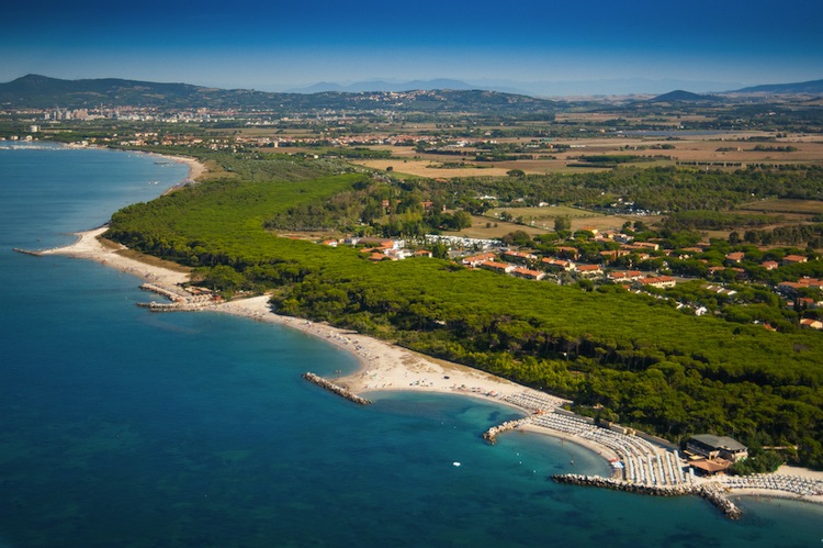 Marina di Cecina o Cecina Mare è una conosciuta località di mare toscana, per vacanze estive all'insegna del relax e del turismo familiare