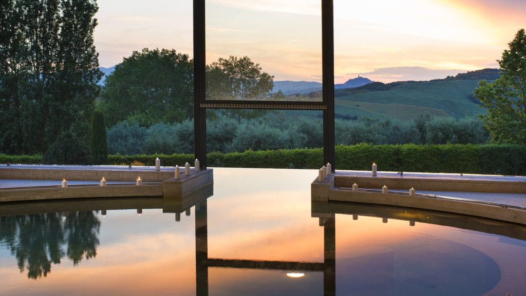 Sognate vacanze estive fatte di bellezza, relax e dolci colline? 5 piscine panoramiche in Toscana dove ritrovare benessere per mente e corpo