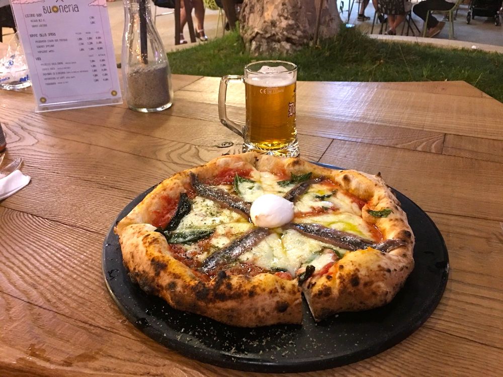 La Buonerìa a Firenze: locale ideale per famiglie dove mangiare la vera pizza napoletana d'autore firmata dal maestro don Antonio Starita