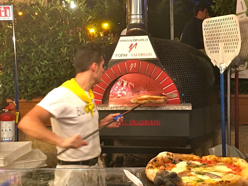La Buonerìa a Firenze: locale ideale per famiglie dove mangiare la vera pizza napoletana d'autore firmata dal maestro don Antonio Starita