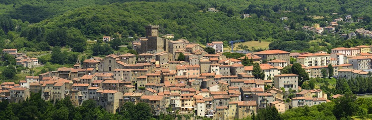 Arcidosso è un borgo toscano medievale, in provincia di Grosseto, ideale per un weekend in Toscana. Si trova sul Monte Labbro, nel cuore della Maremma, vicino alla Torre Giurisdavidica.