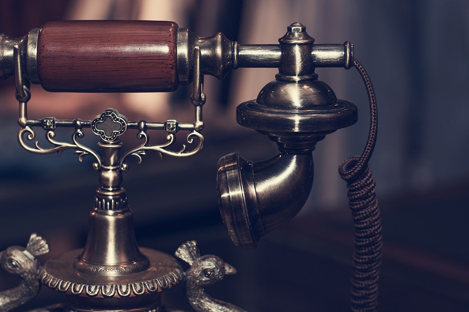 Antiquariato: l'antica cornetta del telefono