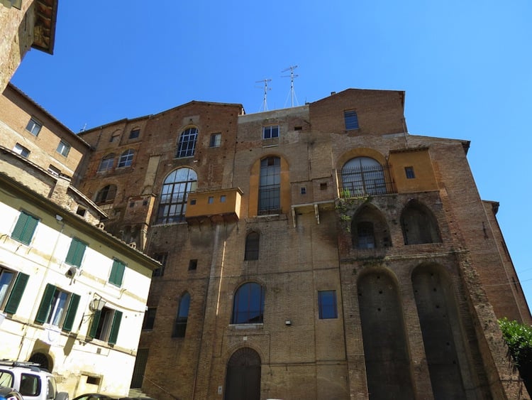 Comunicato Stampa: dal 3 settembre al 15 Ottobre torna #SienaFrancigena, l'iniziativa di trekking urbano dell'Assessorato al Turismo di Siena.