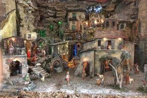 La Via dei Presepi di Cerreto Guidi è una mostra-concorso che vede protagonista un intero borgo toscano nel realizzare presepi artigianali