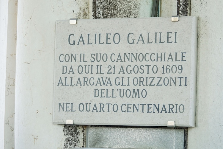 La storia di Galileo Galilei in un'intervista immaginaria a Villa il Gioiello a Arcetri, Firenze