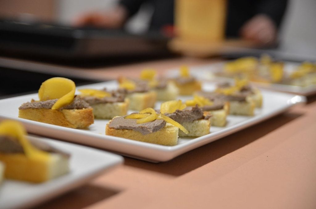 Kitchen Wishes è il Catering Contemporaneo e fresco, 100% made in Tuscany che ha curato la VII^ Supper Club di TuscanyPeople. Intervista alle chef Giulia e Elena.