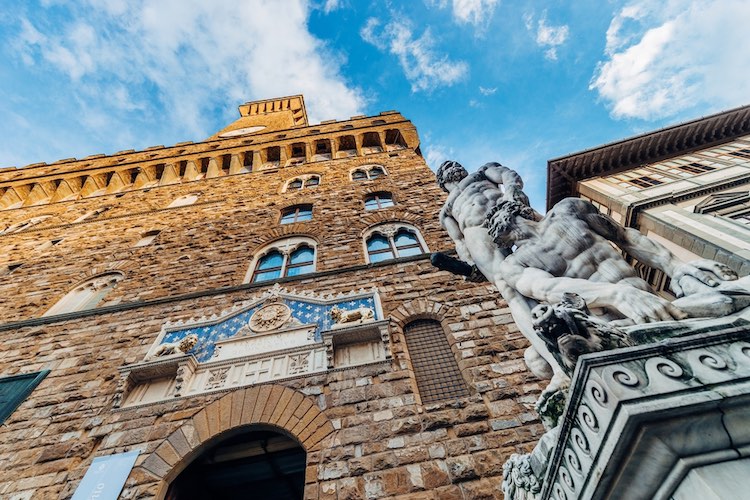 Palazzo Vecchio è uno dei simboli di Firenze. La storia dei suoi molti nomi segue non solo la storia del capoluogo toscano, ma dell'Italia