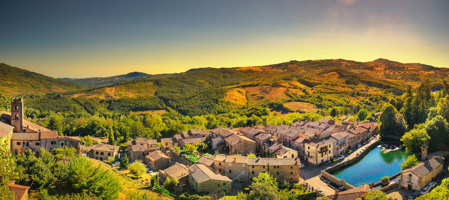 Ampia veduta di Arcidosso, splendido borgo del Monte Amiata in Toscana