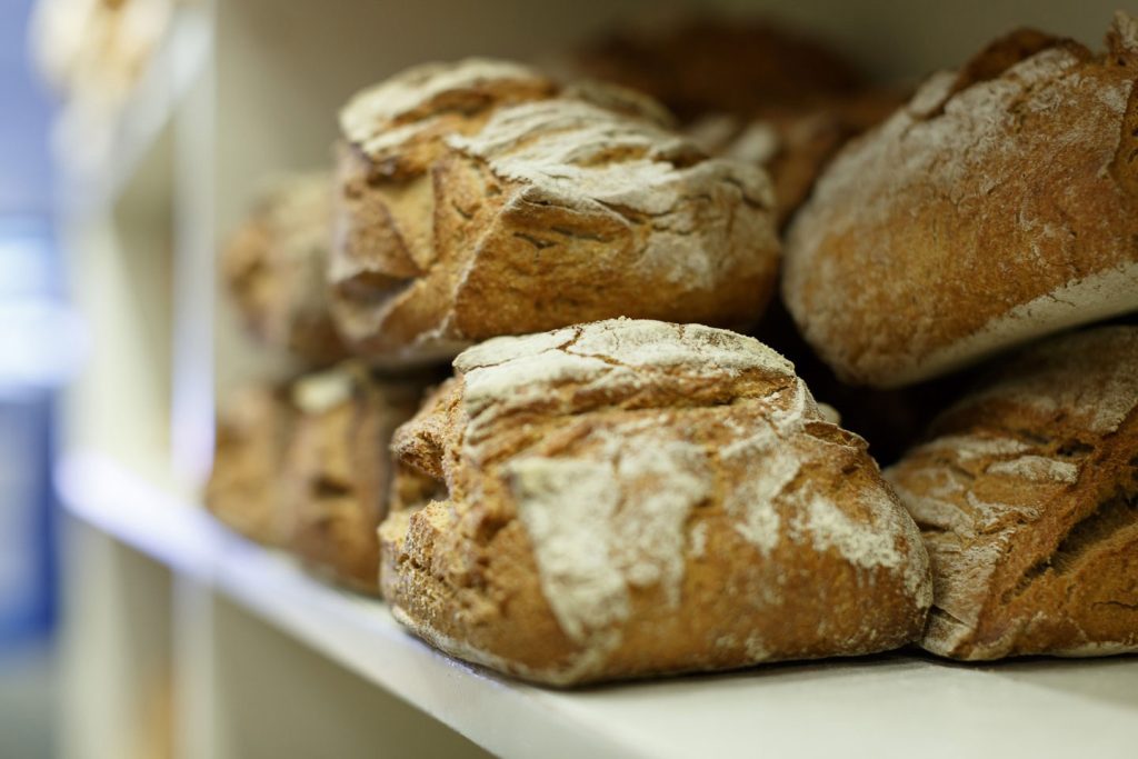 Al Forno Garbo si trova il pane buono e sano, fatto solo con grani antichi, farine non trattate e pasta madre, coniugando bontà e genuinità