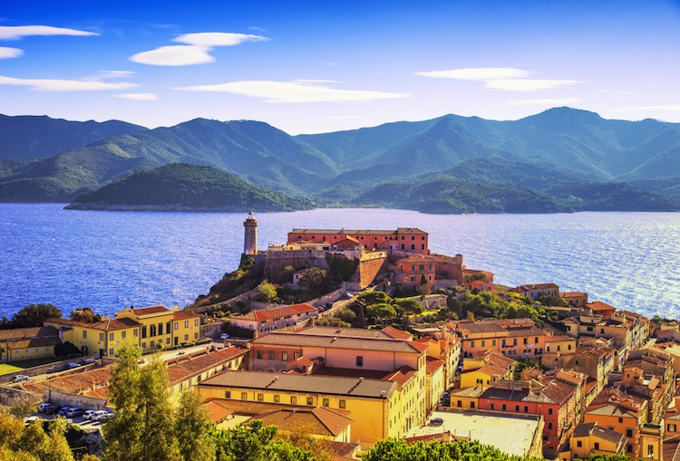 Viaggio attraverso il conturbante piacere del sublime, soffermando l'attenzione sulle bellezze di Toscana.