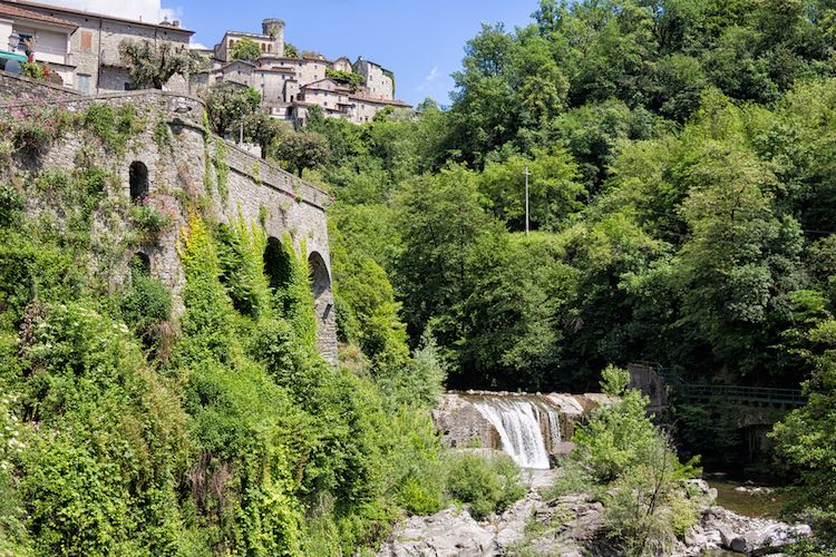 La Lunigiana è una regione nel Nord della Toscana, corrispondente all'antico territorio di Luni, ovvero alle zone circostanti al corso del fiume Magra.