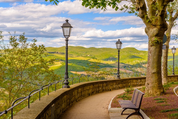 La provincia di Siena è una delle zone più conosciute della Toscana grazie ai 7 territori che la compongono: Val d'Orcia, Val di Merse, Chianti, Val di Chiana, Amiata, Val d'Elsa e Crete Senesi.