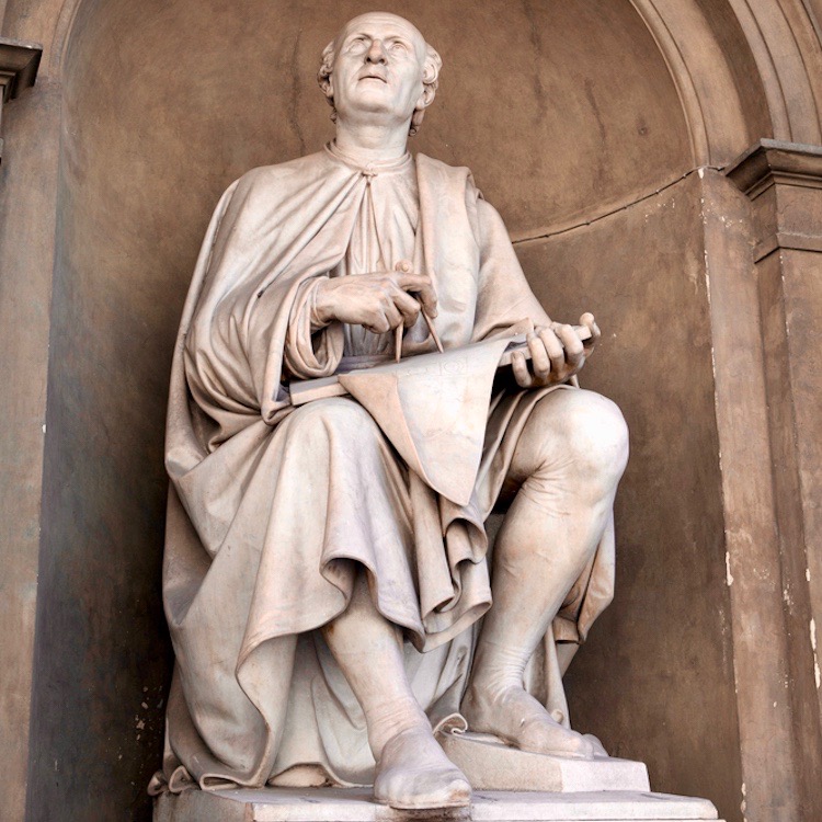 Statua di Filippo Brunelleschi nel loggiato degli Uffizi a Firenze