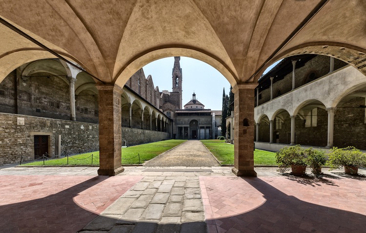 La Cappella dei Pazzi si trova nel chiostro di Santa Croce a Firenze