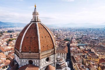 La cupola del Duomo di Firenze è molto più che un capolavoro. E' quasi un miracolo, un favoloso mistero non del tutto svelato, creato dalla mente geniale di Filippo Brunelleschi