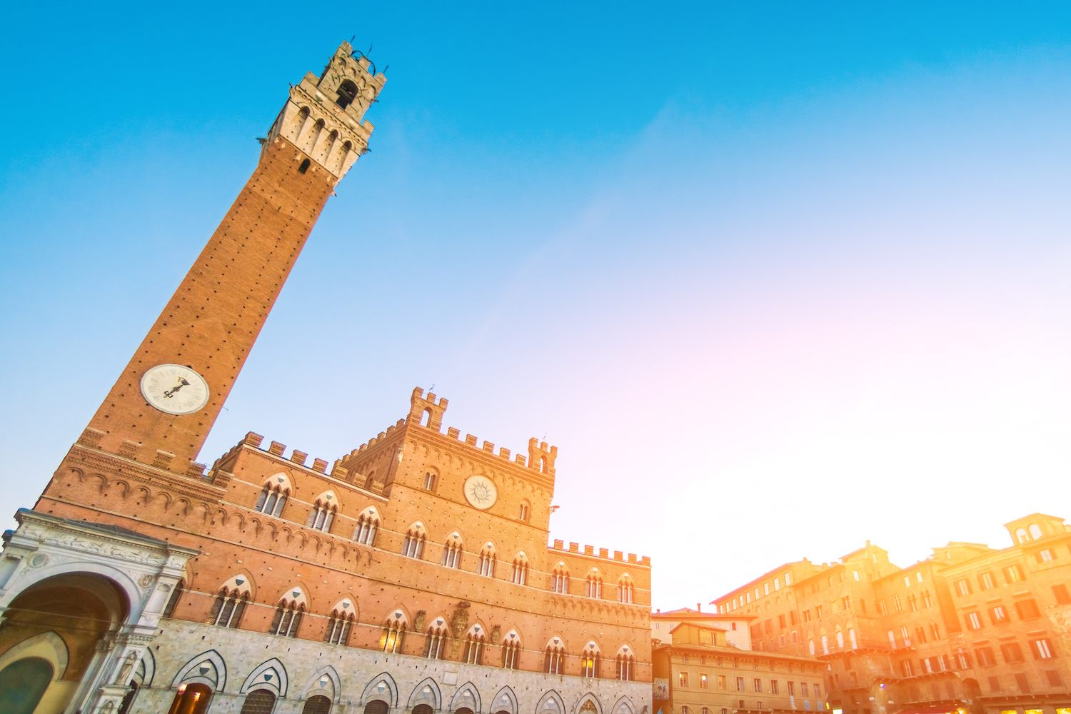 Il Palio di Siena è una delle tradizioni toscane più antiche della regione, ancora oggi vissuta dai senesi come un grande evento.