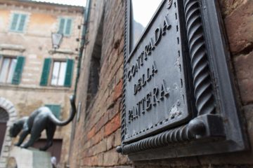 Il Palio di Siena è una delle tradizioni toscane più antiche della regione, ancora oggi vissuta dai senesi come un grande evento.