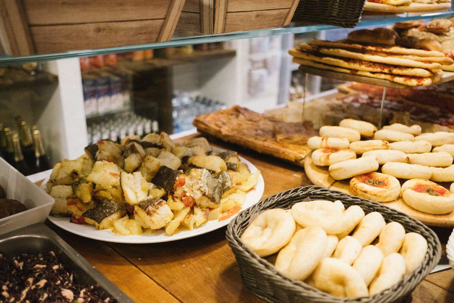Il Forno Garbo Gastronomia è una realtà di eccellenza a Firenze per chi è alla ricerca di una gastronomia gourmet per pranzi veloci o cibo di asporto di alta qualità.