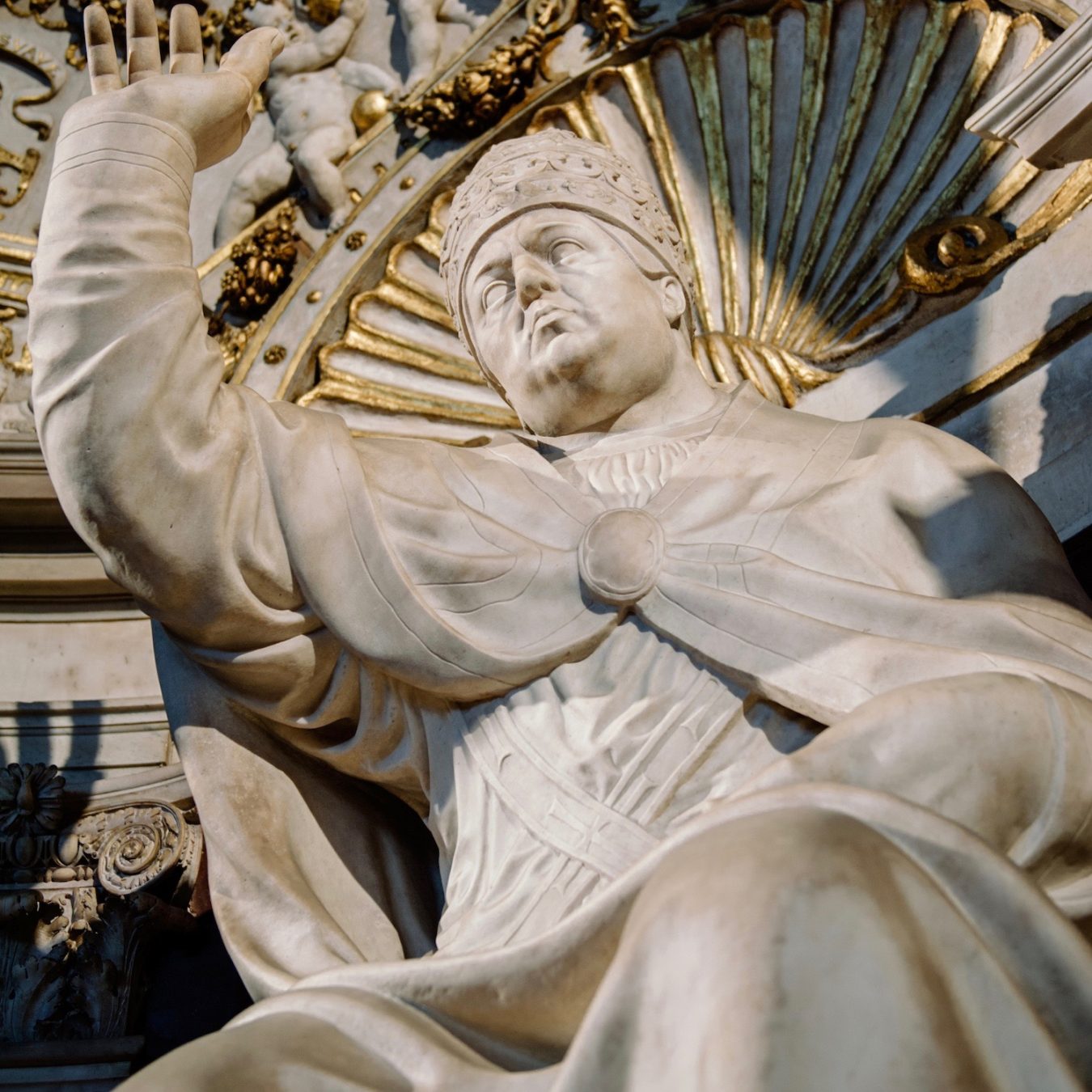Alla morte di Lorenzo il Magnifico, il potere passò a Piero dei Medici inaugurando un periodo nero della storia di Firenze e della Repubblica Fiorentina.