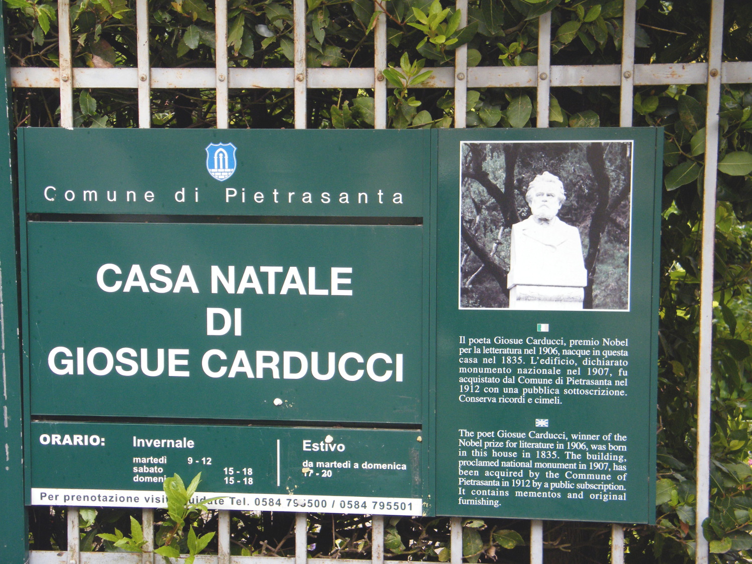 Carducci è il sommo poeta toscano nato a Valdicastello, Pietrasanta nel 1835. La casa natale di Giosuè Carducci è oggi una Casa della Memoria