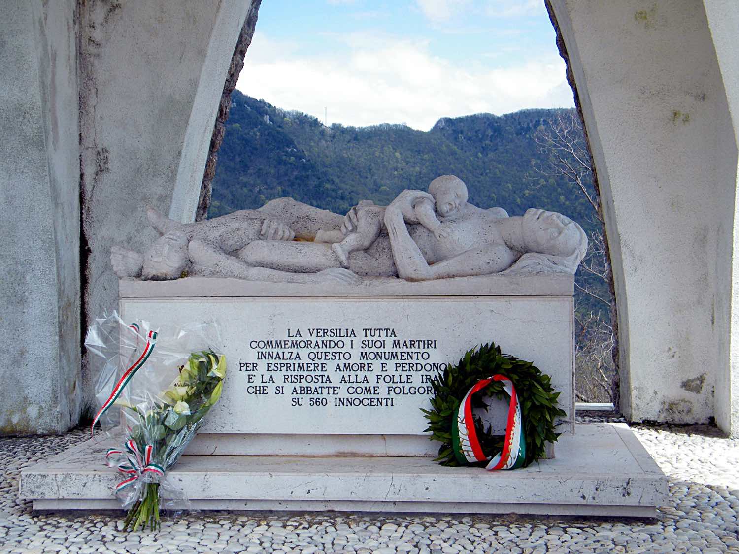 Il tragico racconto dell'eccidio di Sant'Anna di Stazzema, borgo toscano delle Alpi Apuane, avvenuto per mano dei nazifascisti nel 1944.