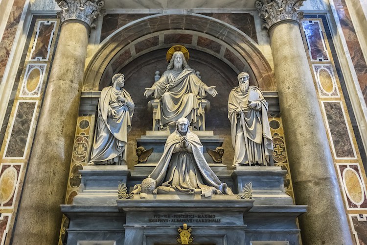Alla morte di Francesco I salì sul trono mediceo Ferdinando I dei Medici che abbandonò la veste di Cardinale e divenne Granduca di Toscana