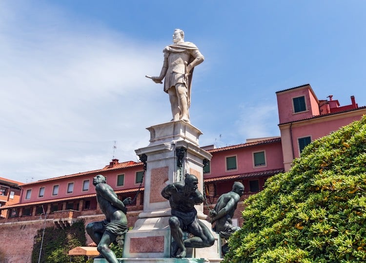 Nella Statua de I 4 Mori a Livorno è rappresentato il Granduca Ferdinando I di Toscana