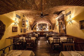 La Grotta Guelfa è un ristorante a Firenze nel cuore del centro storico che mescola antico e moderno aperto 7 gg su 7 con orario continuato.