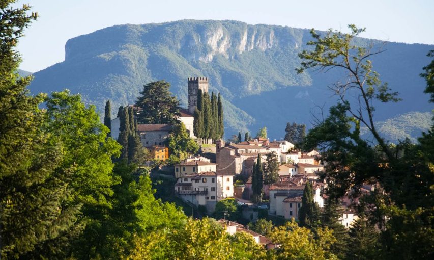 Per il Club dei Borghi più belli d'Italia istituito dall'Associazione Nazionale dei Comuni d'Italia, i Borghi più belli della Toscana sono 23