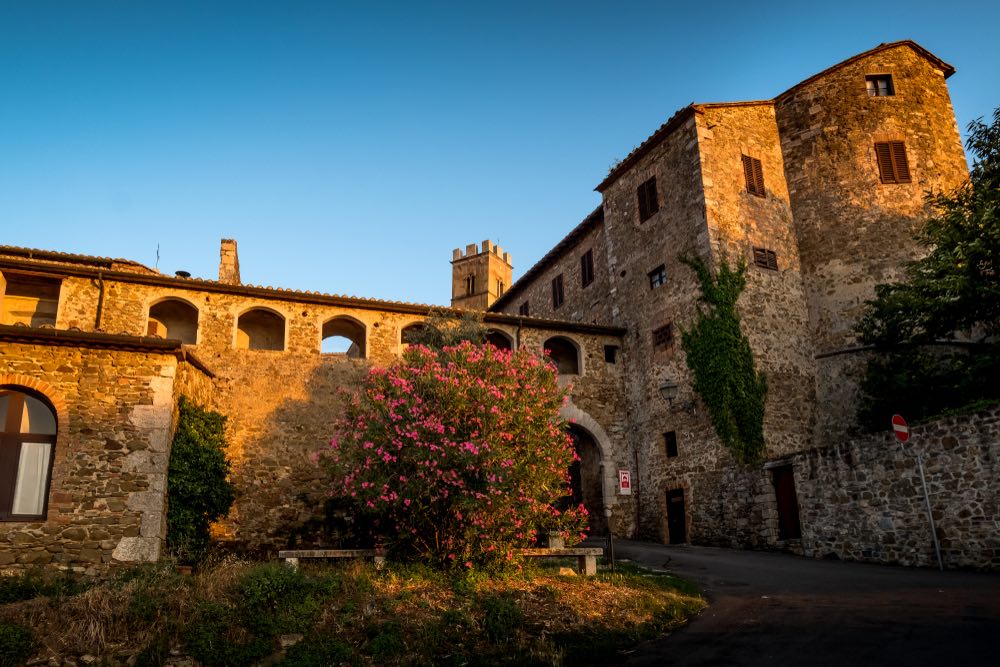 Montemerano è uno dei 23 Borghi più Belli d'Italia della Toscana. Questo borgo medievale si trova in Maremma, tra Saturnia e Manciano.
