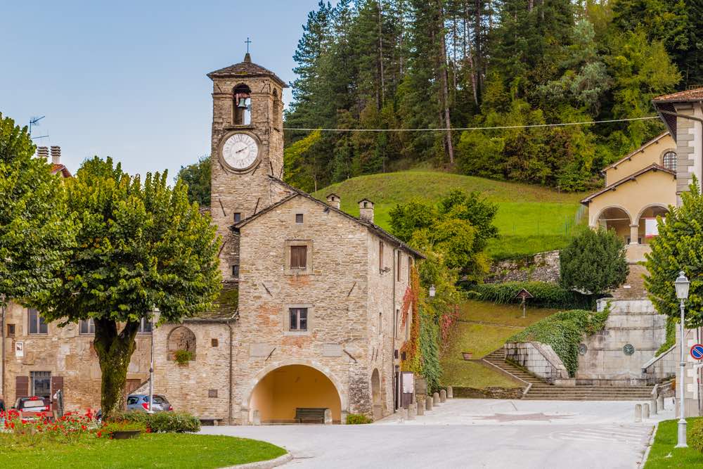 Palazzuolo sul Senio è un borgo toscano nell'Alto Mugello inserito nella lista dei Borghi più belli d'Italia e definito il "Villaggio ideale"