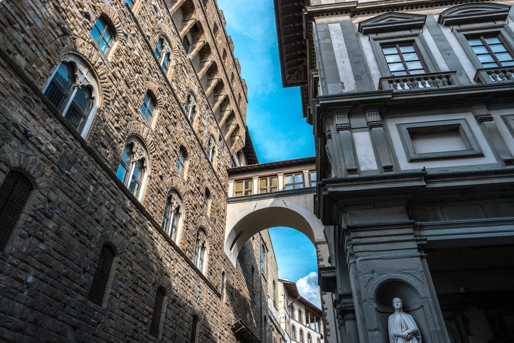 Eleonora di Toledo, moglie di Cosimo I de' Medici, fu la prima donna ad abitare dentro Palazzo Vecchio, nonché colei che decise la costruzione del Giardino di Boboli.