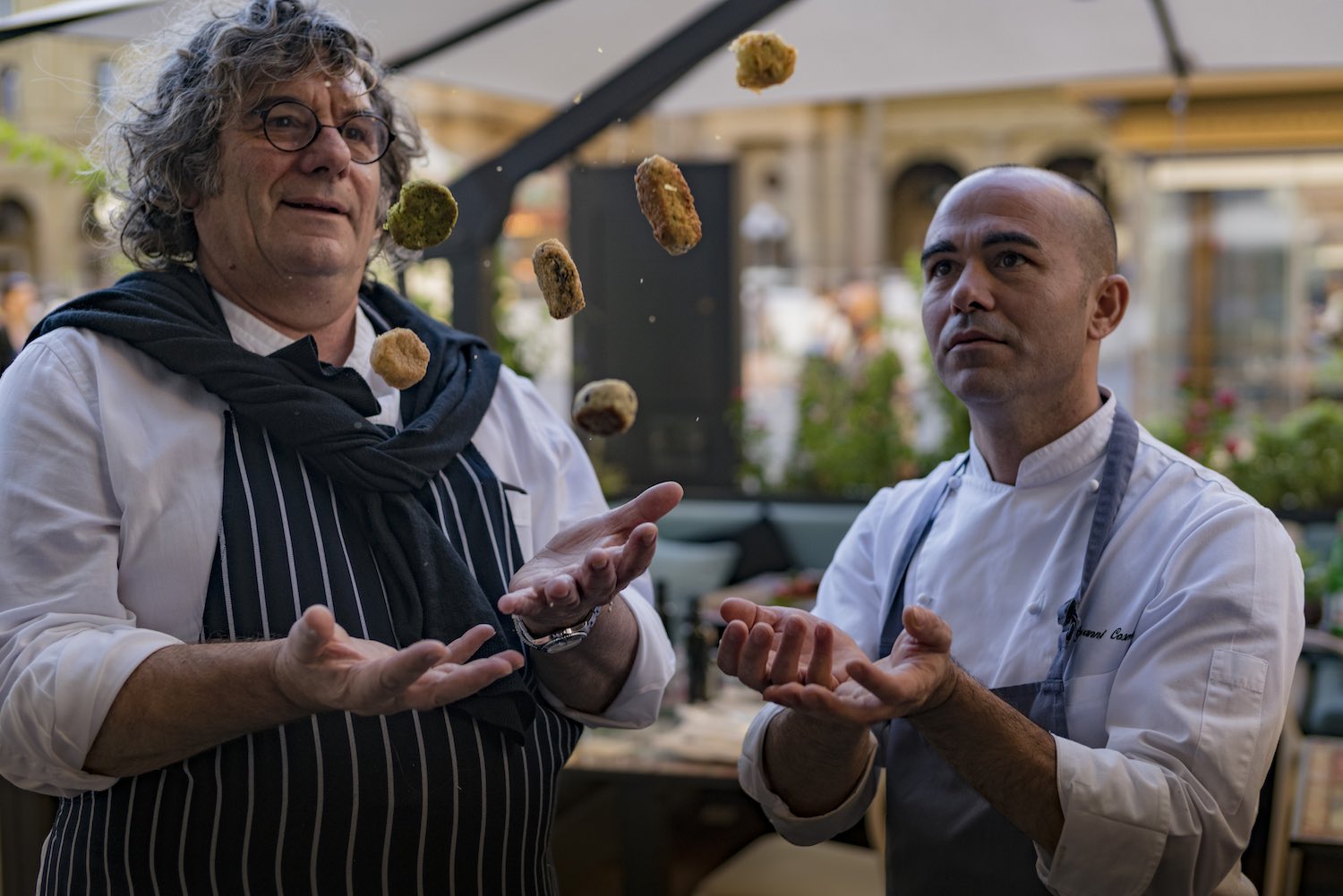 La domenica lo chef Fulvio Pierangelini controlla il meteo toscano dalla cucina del ristorante Irene dell'Hotel Savoy: Piovono Polpette