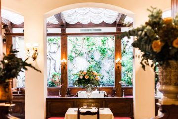 Lo storico ristorante Sabatini di Firenze ha cambiato proprietario, gestore e chef rinascendo in una raffinata atmosfera classico-moderna.