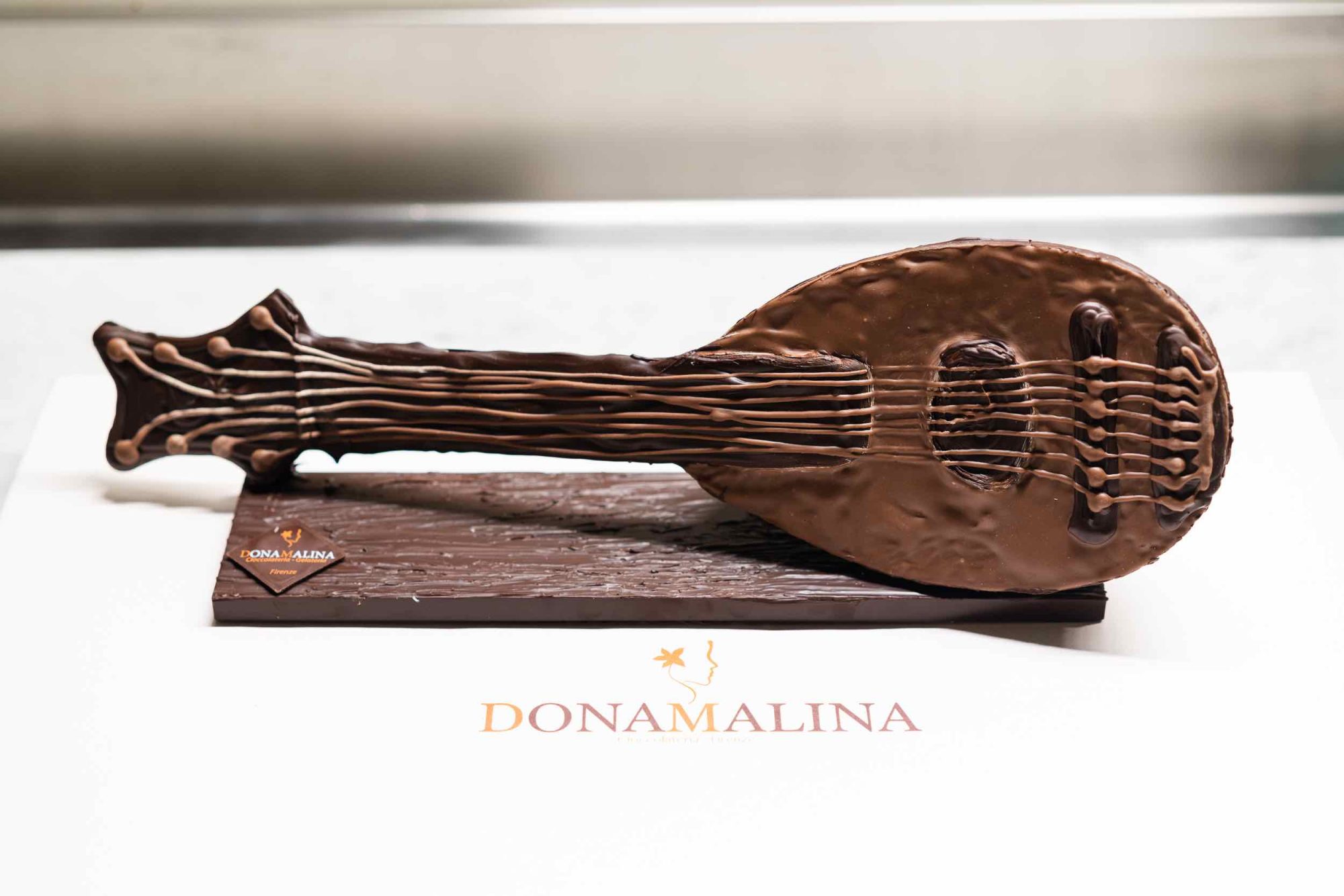 DonaMalina, botteghe di cioccolateria e gelateria a Firenze, produce deliziose creazioni Artigianali per gli tutti gli amanti della dolcezza.