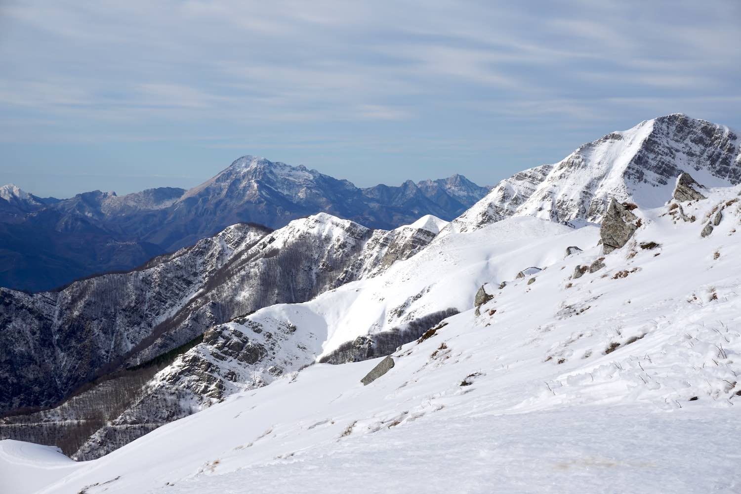 Vuoi venire a sciare in Toscana? Ecco le 7 località sciistiche toscane dove trovare impianti di risalita, strutture, snowpark e campi scuola