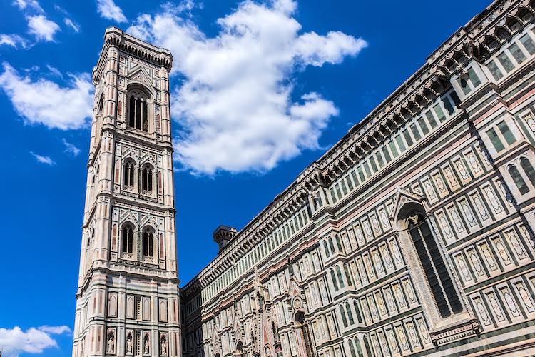 Storia, aneddoti e curiosità sul Campanile di Giotto, torre campanaria del Duomo di Firenze, che domina la città con i suoi 84,70 metri