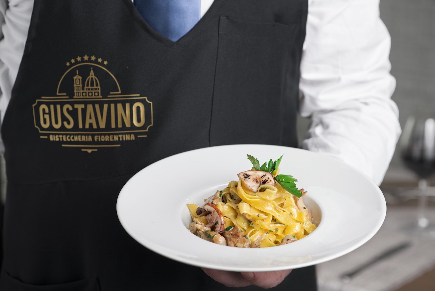Dove mangiare la bistecca a Firenze in centro? Il ristorante Gustavino è specializzato in bistecca di chianina e piatti tipici della Toscana
