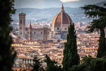 Aneddoti fiorentini nascosti tra i vicoli di Firenze, scolpiti nelle pietre dei palazzi, storie trasformatesi in colorite espressioni gergali