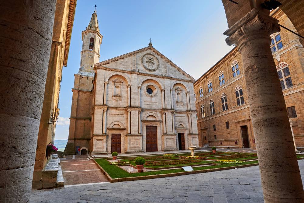 Piazza Duomo a Pienza, uno dei più bei paesi da visitare in Toscana