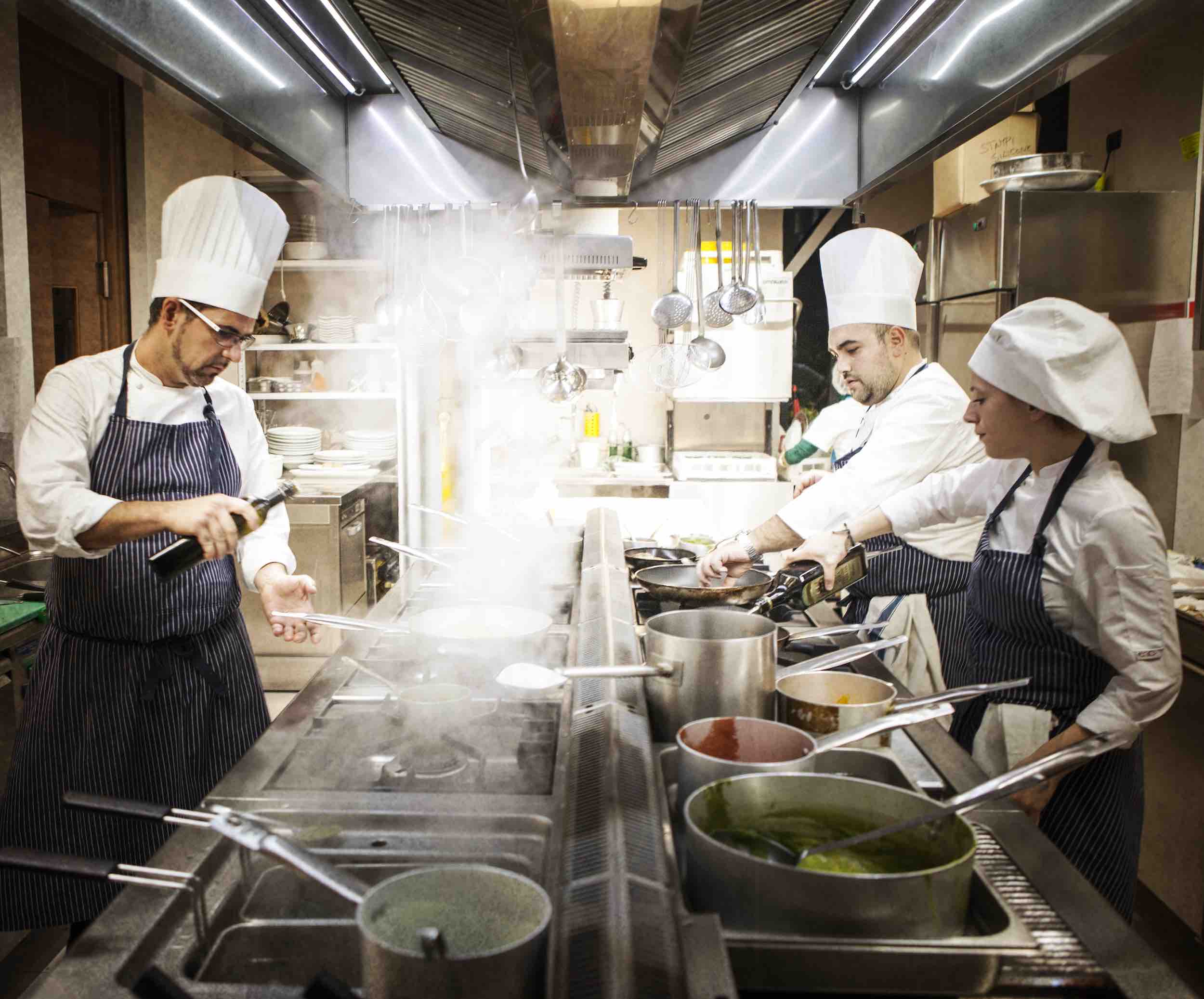 Il ristorante Extra a Carrara è la nuova sfida degli chef Claudio Folini e Pier Paolo Cuccurullo: cucina tradizionale rivistata e innovativa