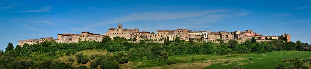 Casole d'Elsa è uno dei borghi toscani più belli della Valdelsa, territorio tra Firenze e Siena, al confine con la zona del Chianti e della Val di Merse.