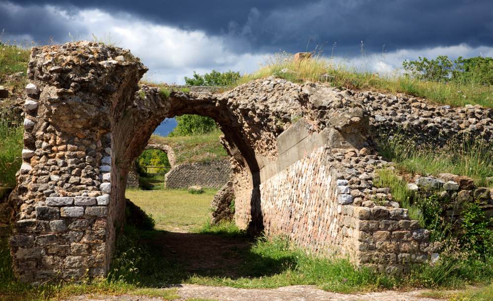 I resti dell'antica città di Roselle sono tra i più importanti siti archeologici della Maremma toscana per quanto riguarda Etruschi e Romani