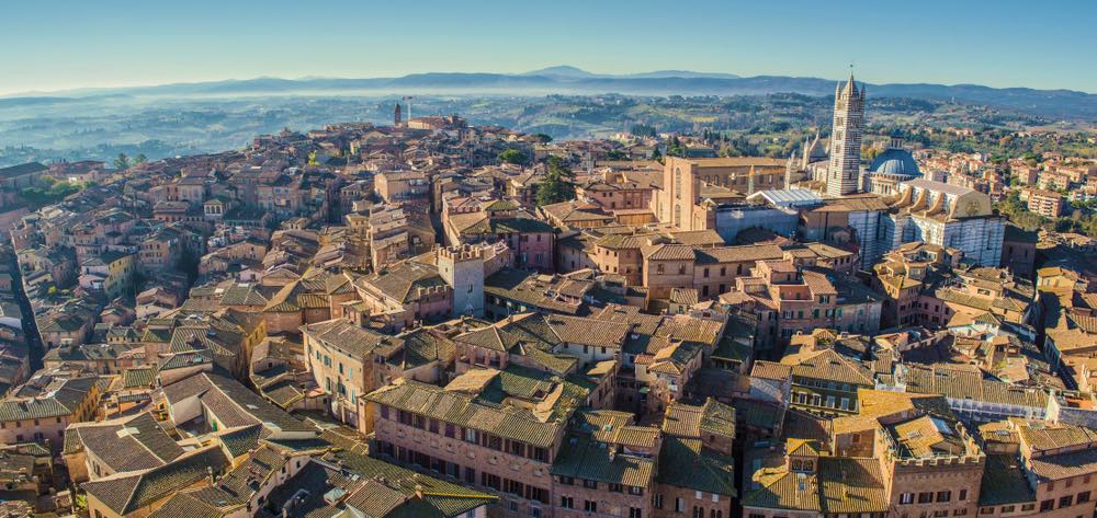 Cosa vedere a Siena in un fine settimana: da Piazza del Campo al Duomo, da Fontebranda ai musei, un tour indimenticabile di storia e bellezza