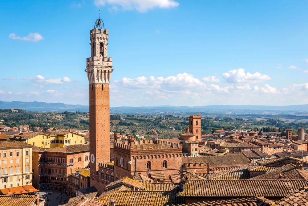 Cosa vedere a Siena in un fine settimana: da Piazza del Campo al Duomo, da Fontebranda ai musei, un tour indimenticabile di storia e bellezza