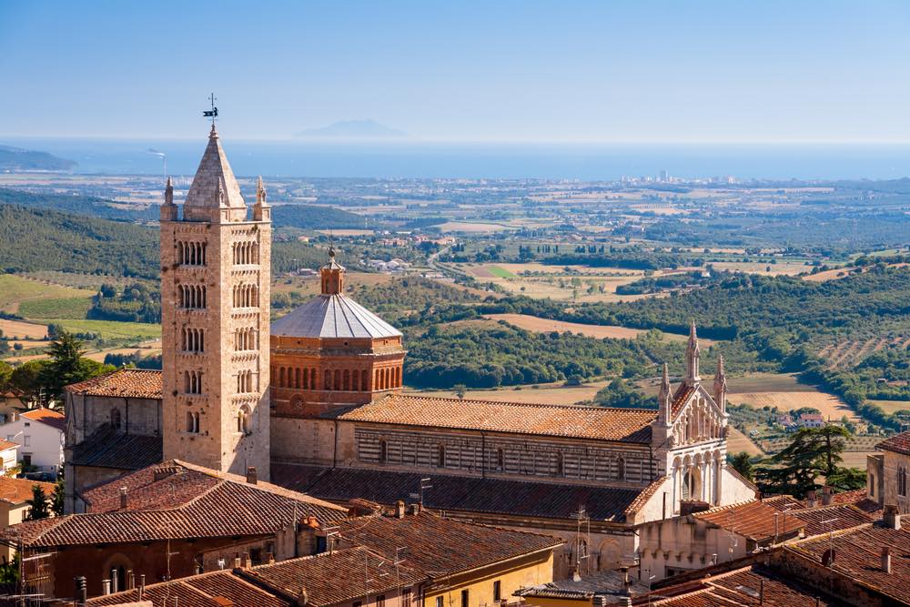 Le Colline Metallifere sono tra le tappe da non perdere durante una vacanza in Toscana centro occidentale: mare e colline, borghi e tradizioni.