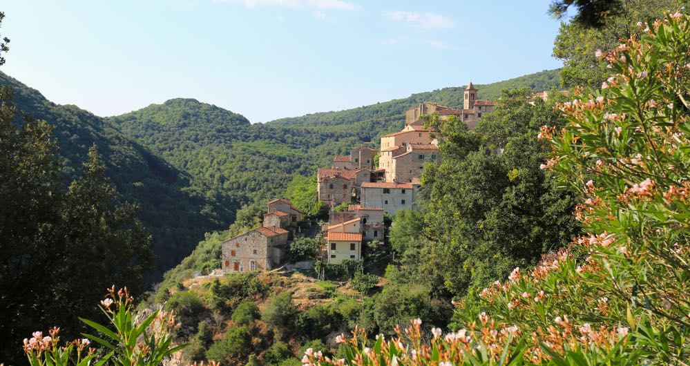 Le Colline Metallifere sono tra le tappe da non perdere durante una vacanza in Toscana centro occidentale: mare e colline, borghi e tradizioni