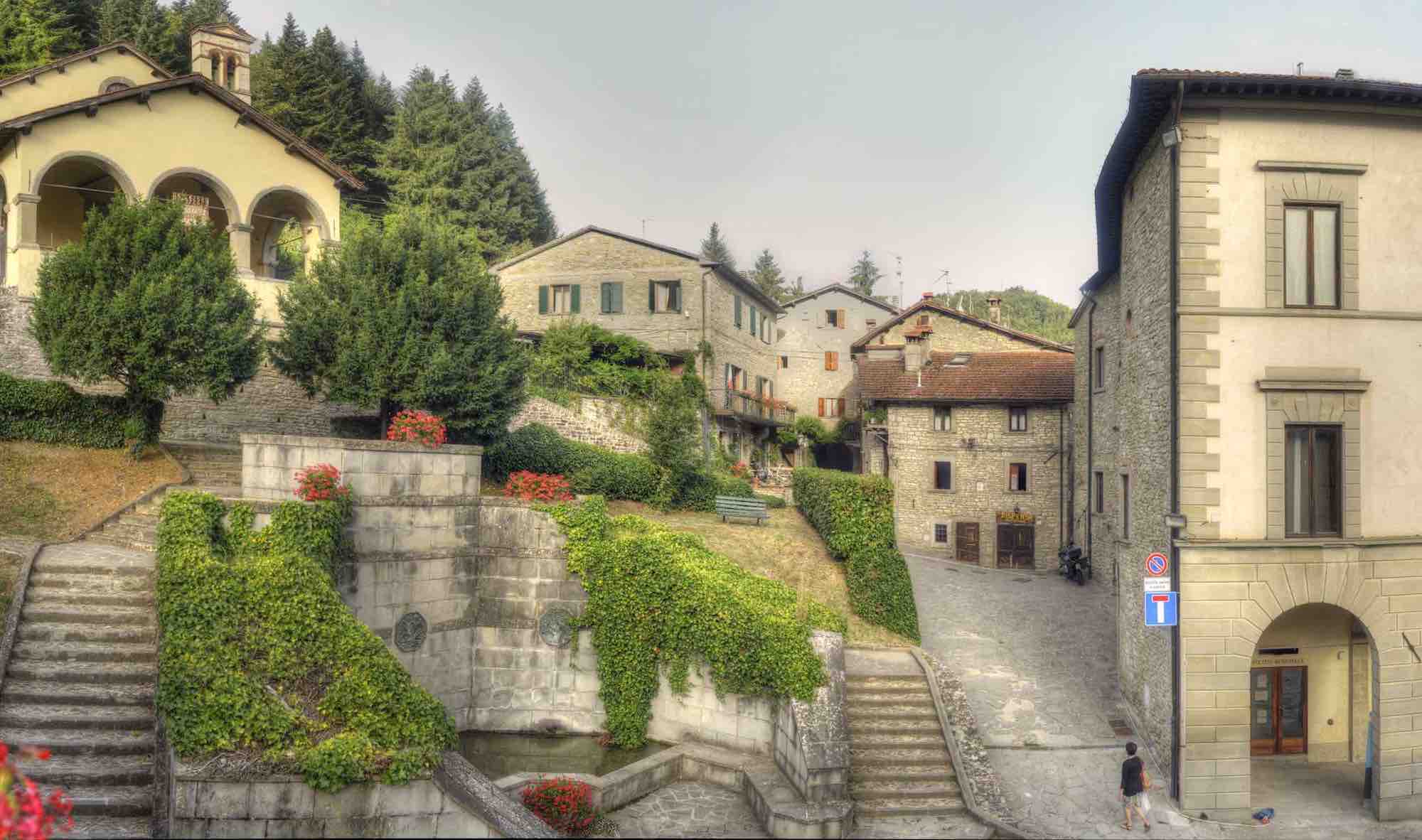 Locanda Senio, uno degli alberghi diffusi più belli d'Italia, si trova in Toscana nascosto tra i vicoli di uno dei Borghi più belli d'Italia