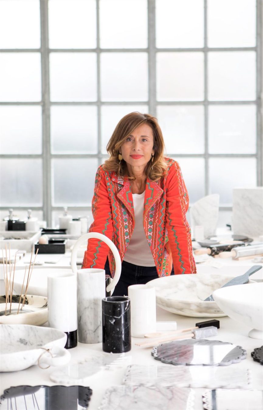 Fiammetta Vanelli, in arte FiammettaV, è una designer toscana di fama internazionale che utilizza il marmo per le sue creazioni 
